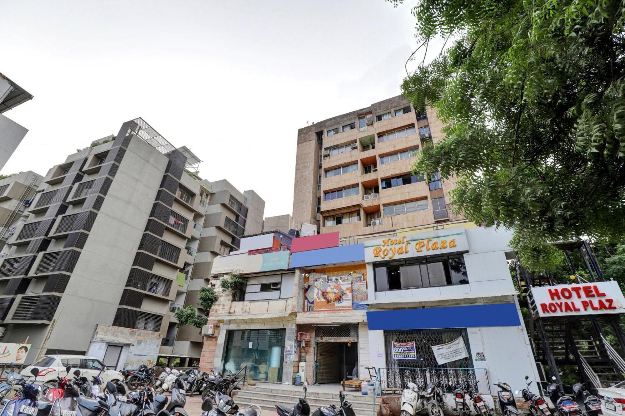 Collection O 82926 Hotel Royal Plaza Ahmedabad Exterior foto