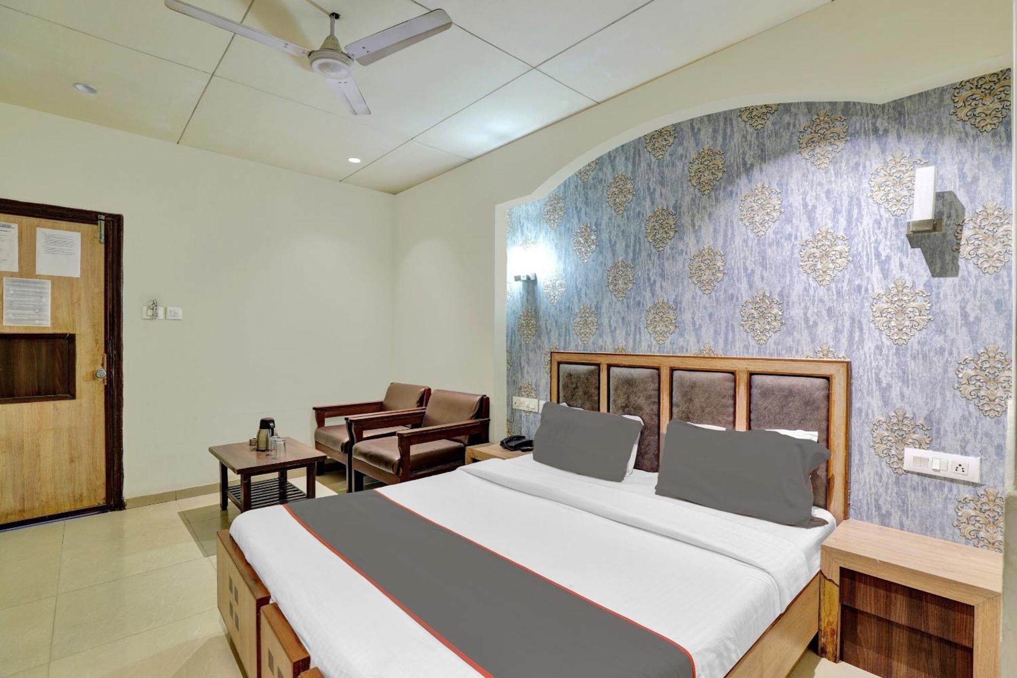Collection O 82926 Hotel Royal Plaza Ahmedabad Exterior foto