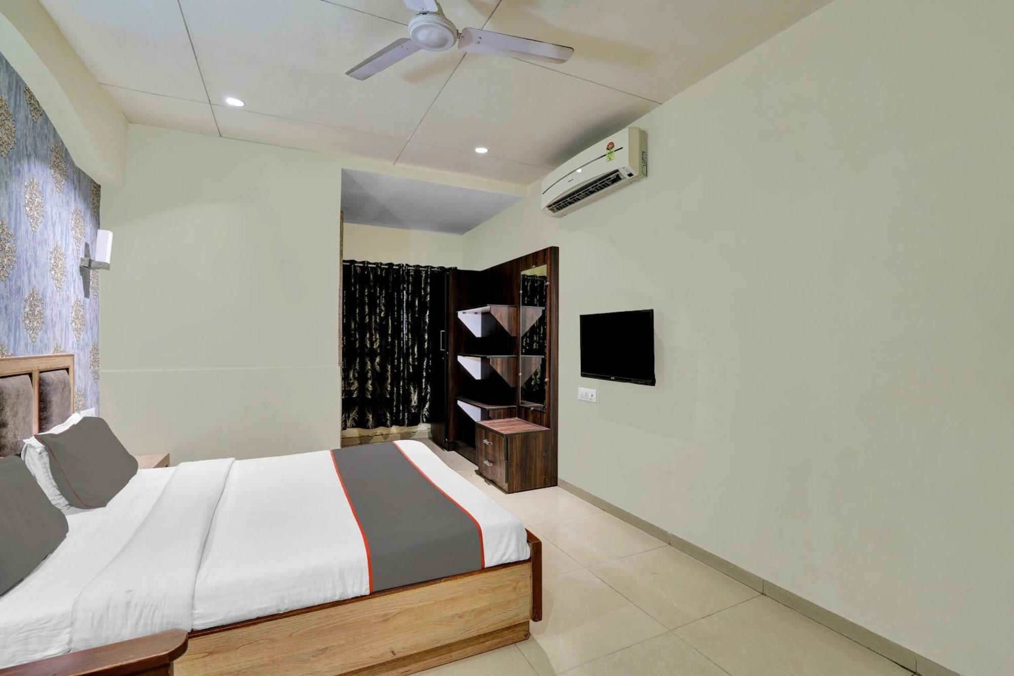 Collection O 82926 Hotel Royal Plaza Ahmedabad Exterior foto